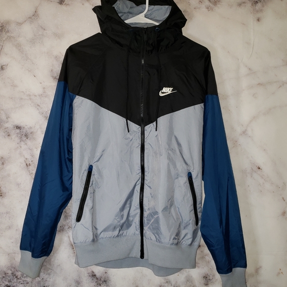 Nike Other - NWOT Nike hooded windbreaker